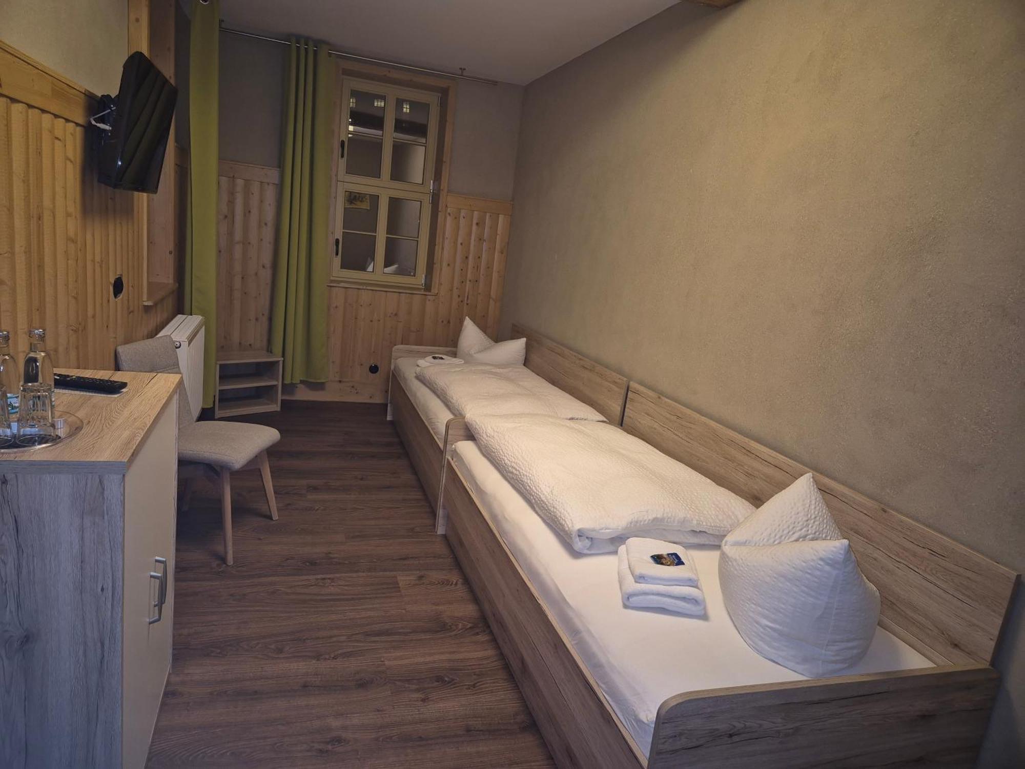 Teutsche Schule Hotel Schleusingen Екстериор снимка